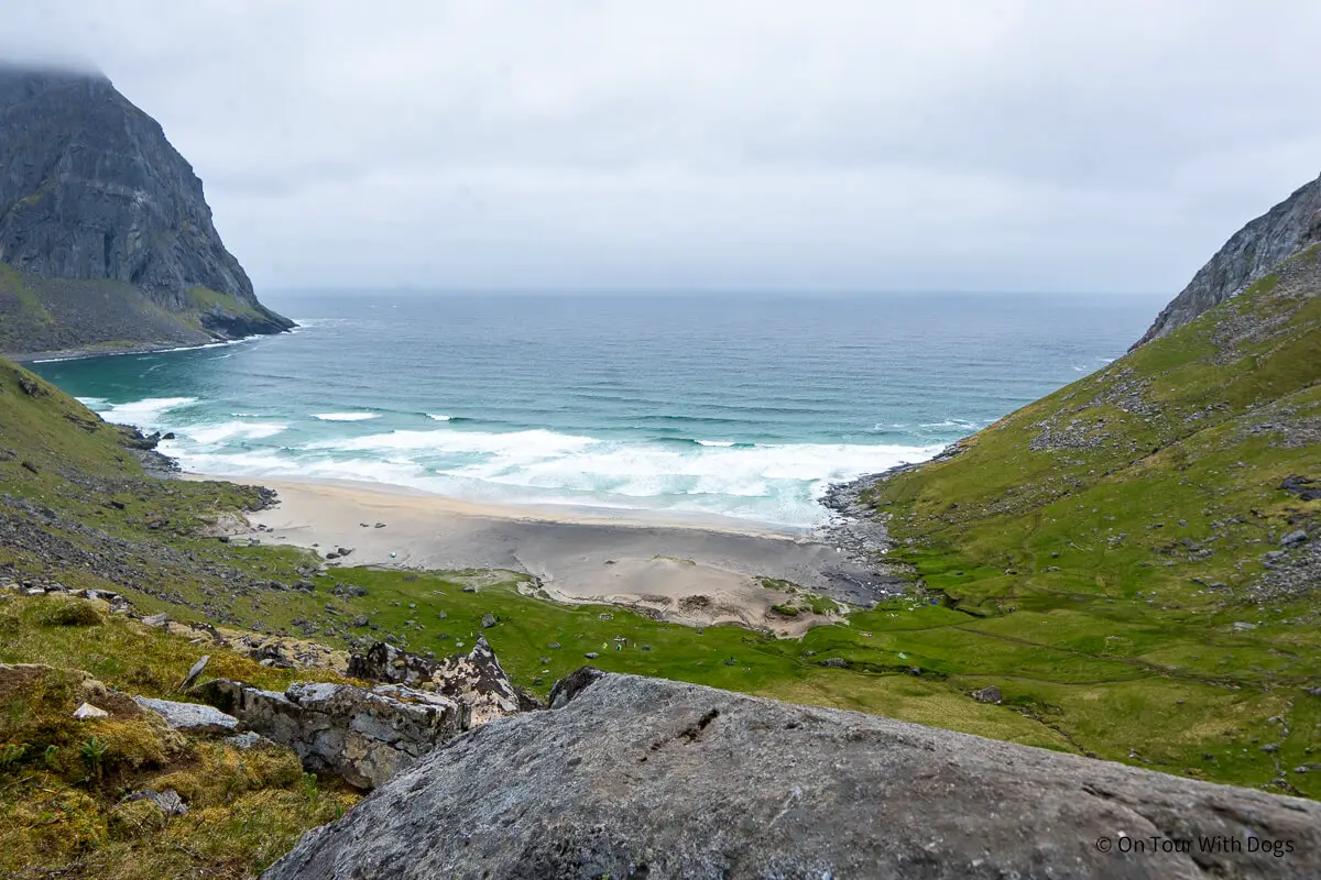 Kvalvika Beach Lofoten – Wanderung zum Traumstrand