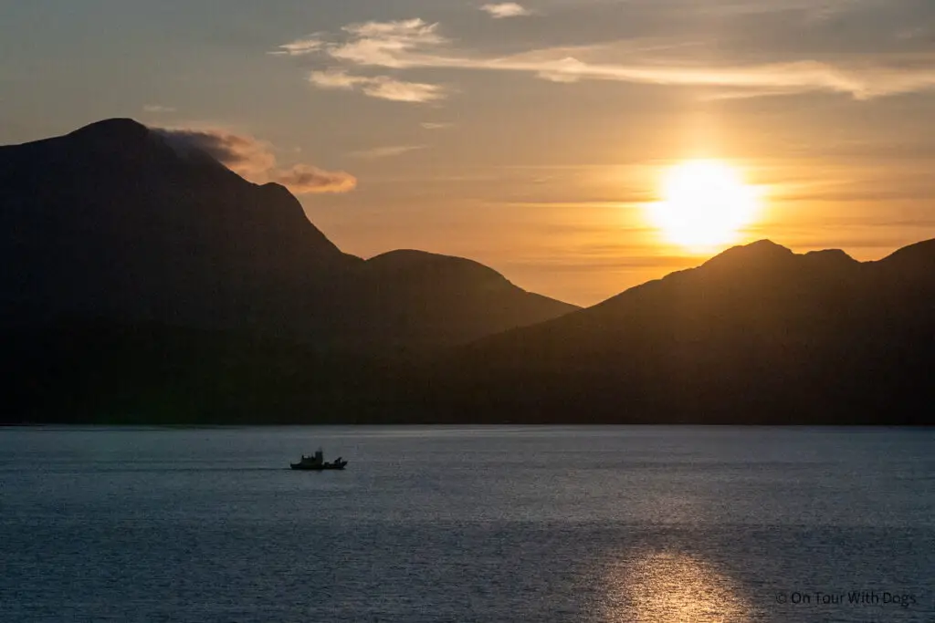 Sonnenuntergang an der Helgelandskysten